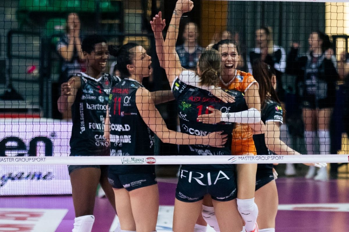 Al momento stai visualizzando Storica Perugia! In 3 set conquista i quarti di finale contro Novara