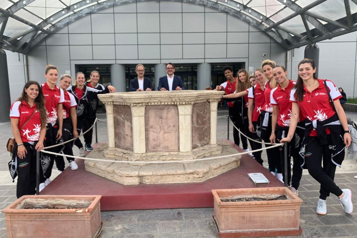 Al momento stai visualizzando Le atlete della Bartoccini Fortinfissi testimonial della campagna “Nastro Rosa”