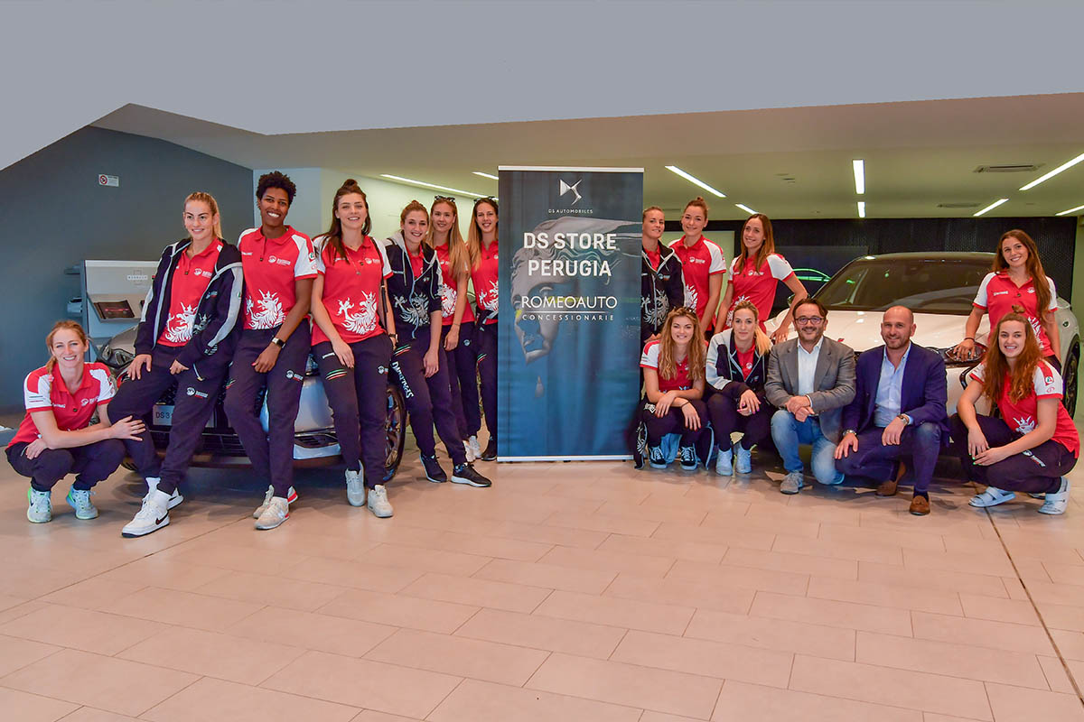 Al momento stai visualizzando Consegnate le auto alle ragazze straniere della squadra