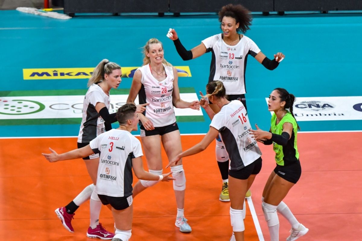 Al momento stai visualizzando Ancora tanto lavoro in sala pesi per le ragazze di coach Cristofani