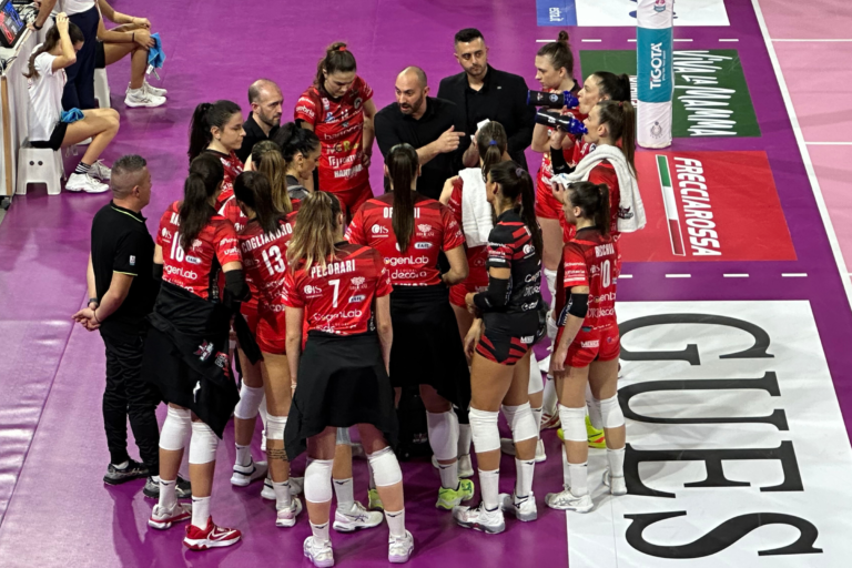Le Black Angels ci provano ma tornano da Scandicci senza punti (3-0)