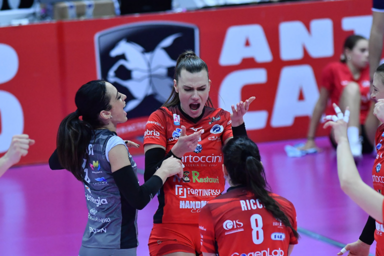 Le Black Angels si arrendono a Conegliano (3-0): adesso il play-off challenge con Cuneo